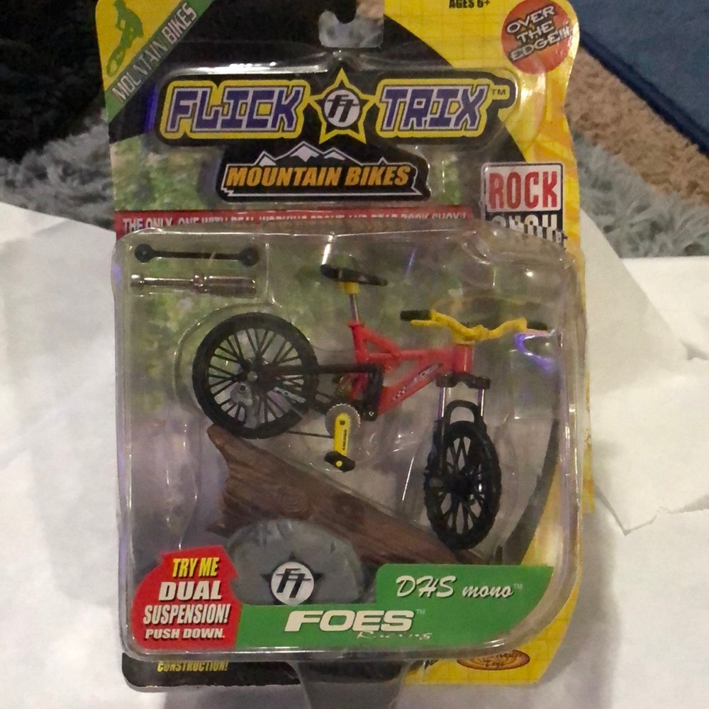 Rare 2001 Flick Trix Finger mountain bikes RockShox Santa Cruz S8 Yellow  NIP
